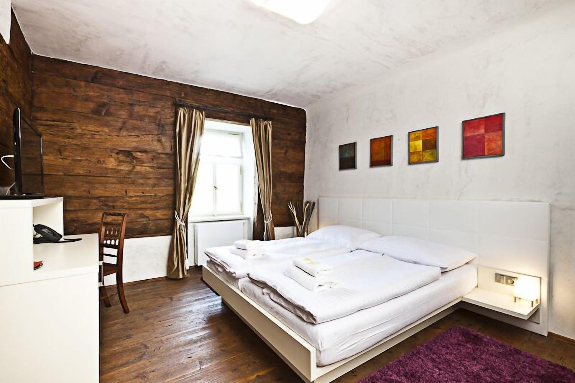 Český Krumlov Hotel Latran מראה חיצוני תמונה