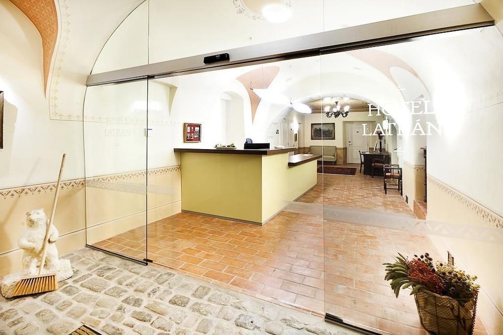 Český Krumlov Hotel Latran מראה חיצוני תמונה