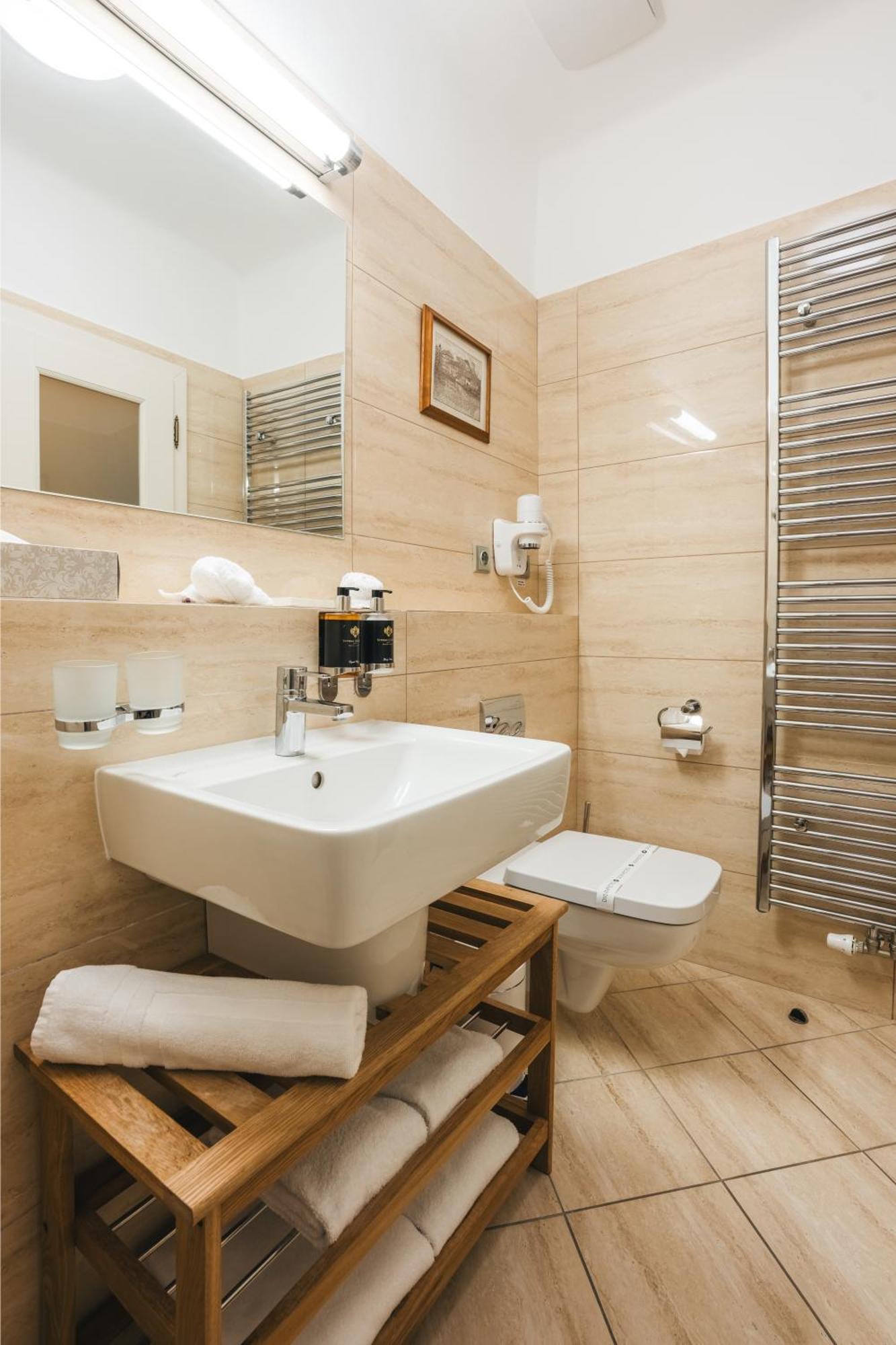 Český Krumlov Hotel Latran מראה חיצוני תמונה
